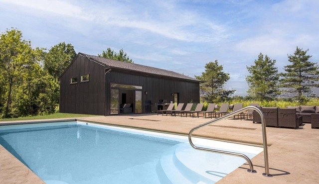 The Cozy Oak, 7 beds 4.5 baths and Heated inground Pool