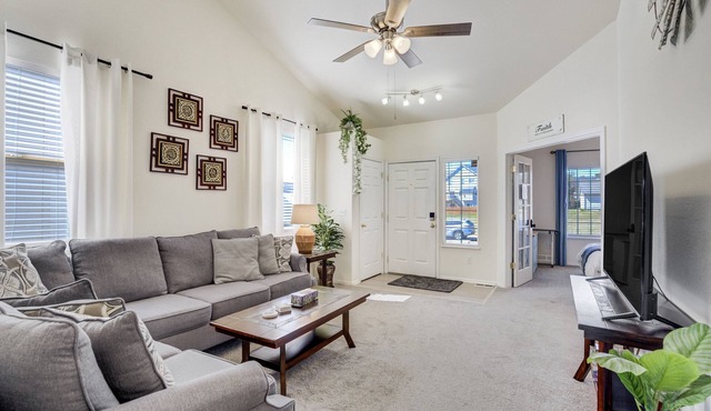 The Cozy Oak | Main Level Comforts
