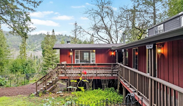 The Cozy Pine Cone . Hot tub- Deck & GrillnForestville