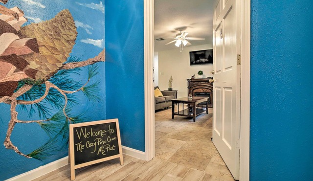 'The Cozy Pine Cone' Home Base: Walk to PVAMU