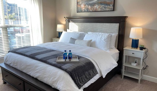 The Cozy Queen's Flat | No Steps | Gated Community