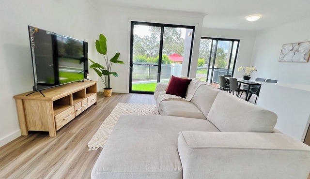 The Cozy Retreat｜ Austral Brand Modern 4 Br Home