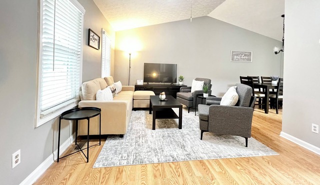 The Cozy Retreat - 3 BR/2 Baths - Convenient location of Lawrenceville
