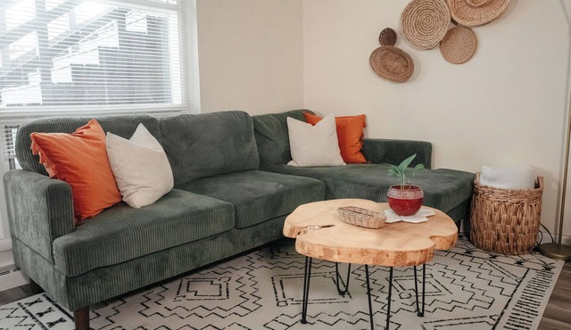 The Cozy Suite - Walking Distance to Downtown Harrisonburg and JMU