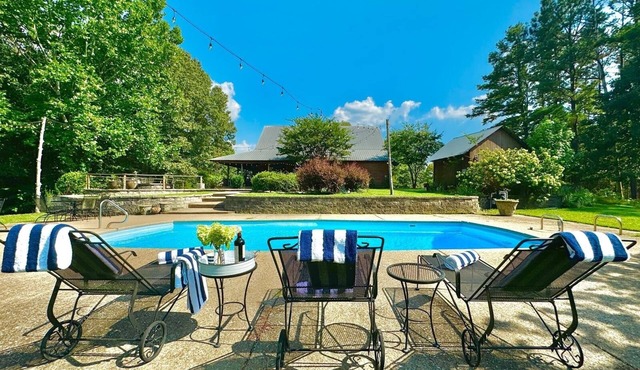 The CPL, 2BR Oxford Retreat by Velvet Ditch Villas