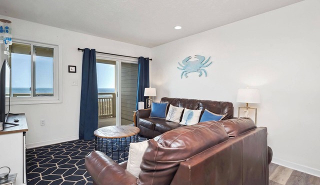 The Crab Lab: Caswell Beach Condo with Oceanfront Pool