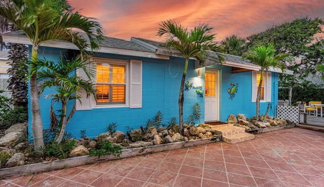 The CrabTrap B 1BR Suite + Sleeper Sofa Beach