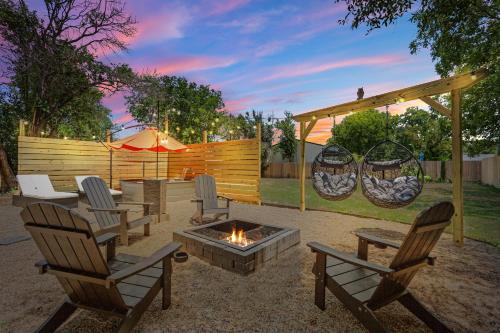 The Craftsman on Clay-Downtown-4 Blocks to Silos-Hot Tub and Cowboy Pool