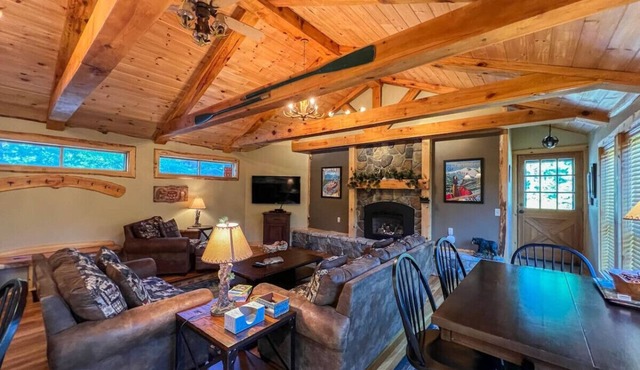 The Cranmore Mountain Cabin | Walk to North Conway