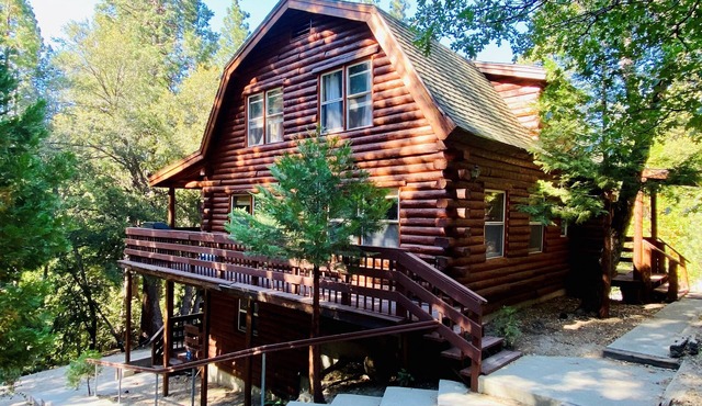 The Creek-Side Cabin: Hot Tub, Fire Pit,5 Star, AC, Big Deck, Quiet,Walk To Town