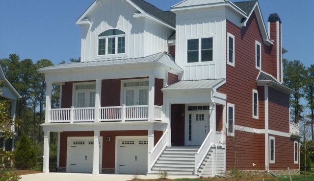 The Creme De La Creme In Bayside - Big Red Magnolia