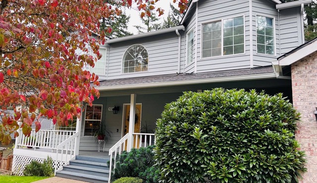 The Crest and Bella Estates- Sleeps up to 21!