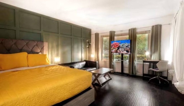 The Crest Haven, Arcades, Game Room, Spacious Backyard, Parking, AC, TV Bedrooms