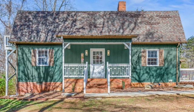 The Crestview: Mountain retreat, four minutes from Hanging Rock State Parknn