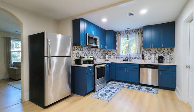 The Crestwood 3BR Ranch - Family-Ready, Yard, Deck & Laundry - 25 min to Atlanta