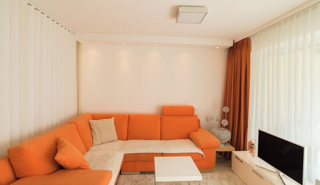 The Cristal apartment house is situated in a quiet, sunny and central location