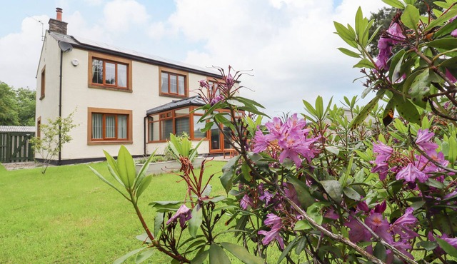 THE CROFT, family friendly, character holiday cottage in Tosside