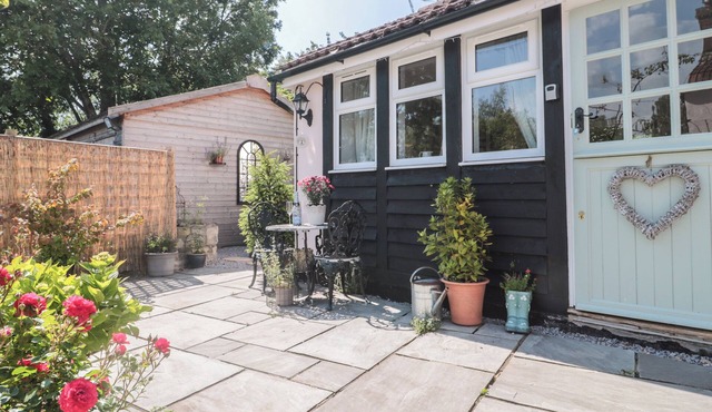 THE CROFT RETREAT, family friendly, with a garden in Curry Rivel