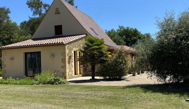 The Croix des Cugnes in the golden triangle