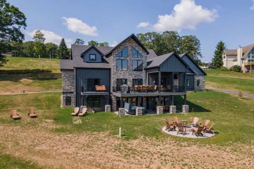 The Crooked Oak Lodge Deep Creek Indoor Pool-Hot Tub-Dogs Welcome