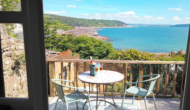 The Crow's Nest - A Cosy Village Cottage with Stunning Sea Views