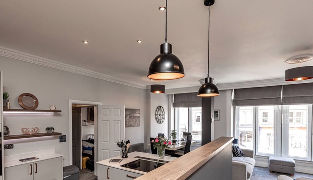 THE CROWS NEST, family friendly, character holiday cottage in Buxton