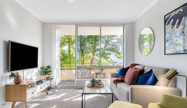 'The Crows Nest' - Stylish & Chic, North Sydney