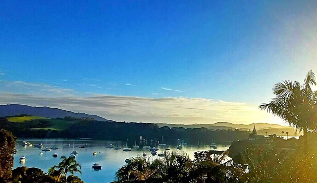 The Crows NestnnCoastal retreat nn Mill Bay, Mangonui