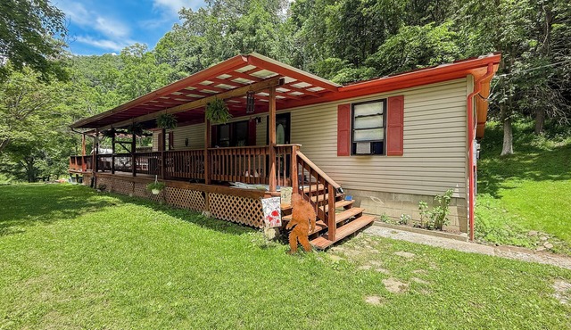 The Cryptid Ranch - 4 Bedroom Cryptid Themed Home Close to Amenities