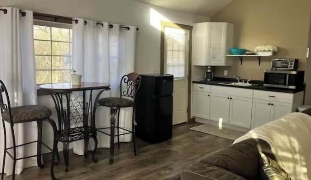 The Cubby Hollow w hot tub in the quaint village of Aurora