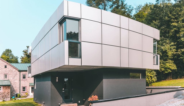 The Cube – A One-of-a-Kind Modernist Country Retreat