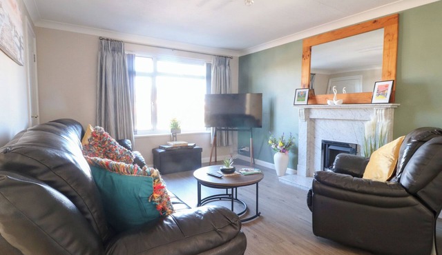 THE CUCKOO'S REST, pet friendly, with a garden in Melton Mowbray