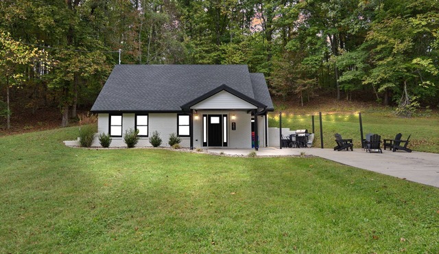 The Cumberland Collective~The Hideaway~<6mi to lake/golf. Great for families!