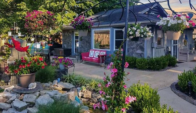 The Cunningham Cottage | King Bed & Garden