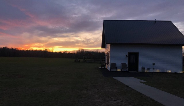 The Curry Cottage- Country-Snowmobile trail accessible