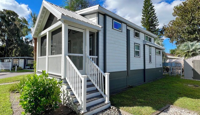 The Cypress House - Pet friendly tiny home on the lake in Clermont
