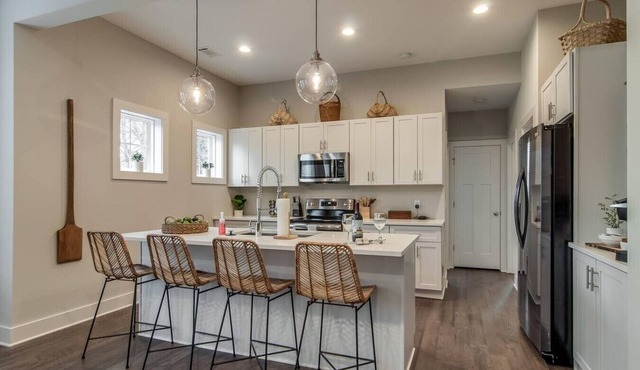 The Dahlia - Walkable to 12 South