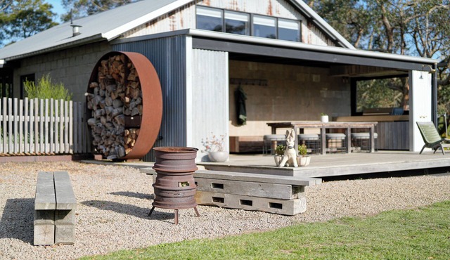 The Dairy. 2 bedroom cottage on a farm in Main Ridge