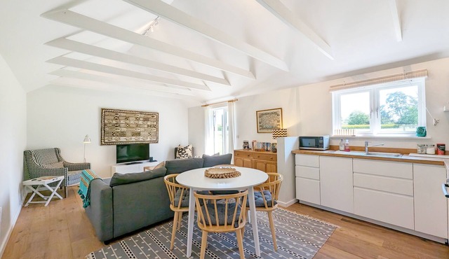 The Dairy , Birdham - a barn conversion that sleeps 4 guests in 2 bedrooms