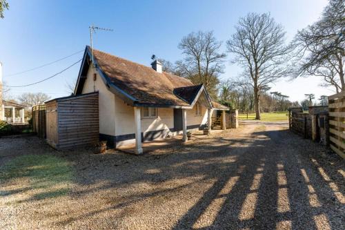 The Dairy cottage with garden and parking