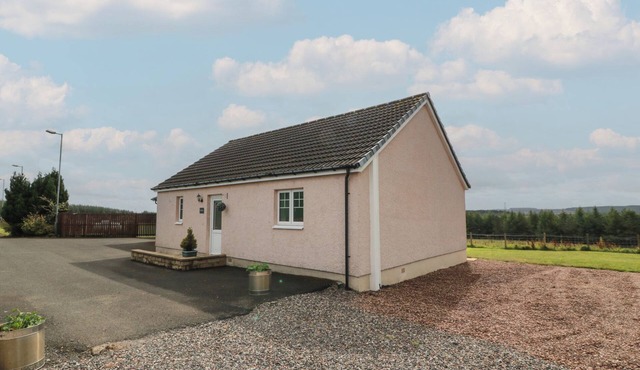 THE DAIRY, family friendly, luxury holiday cottage in Caldercruix