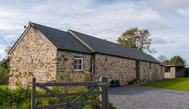 The Dairy - Luxury Cottage with Hot Tub and Views