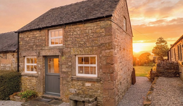 THE DAIRY, pet friendly, character holiday cottage in Youlgreave