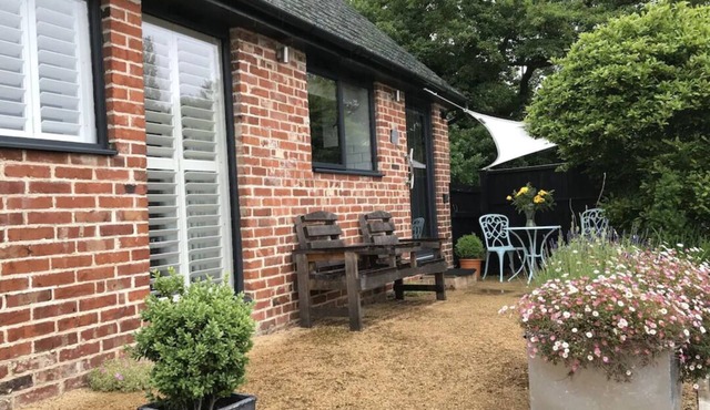 The Dairy - Spectacular views, country walks, cozy nights, pet friendly.