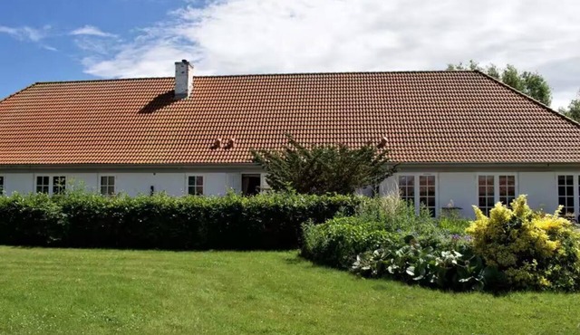 The Daisy - Cozy 3BR Waterfront Home in Kerteminde with Terrace, Views & Parking
