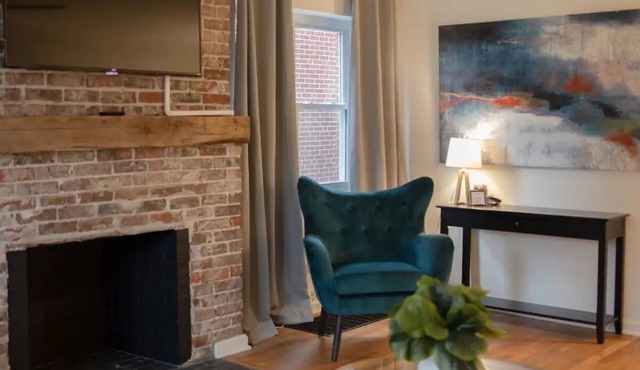 The Dakota (B)- King Bed- Hot Tub- Near OSU