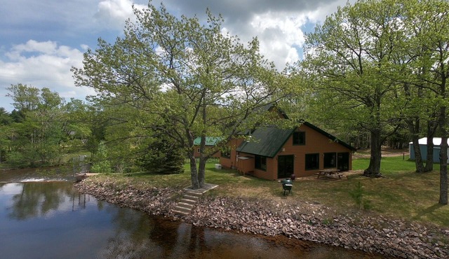 "The Dam House" Lake and River Front Home with Beautiful Sunset Views