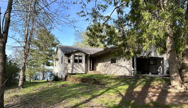 The Dam Lake Home! Fun and Sun Awaits!