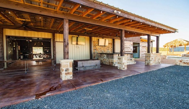 The Dam Ranch · The Dam Ranch | Country Living + Modern Amenities