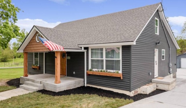 The Dark Horse Inn -Churchill Downs, Bourbon Trail, Pet friendly